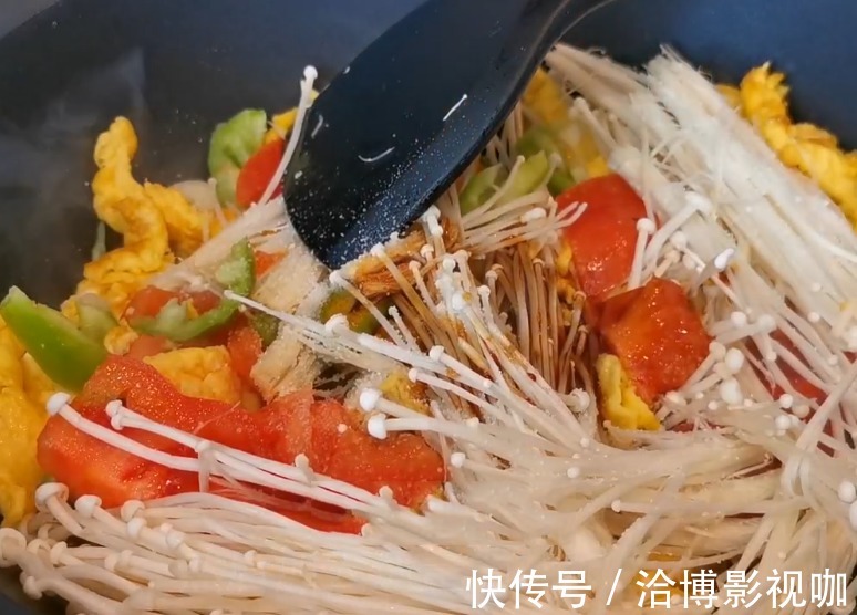 西红柿|金针菇营养非常丰富,只需要搭配一个西红柿,鲜香美味,超级下饭