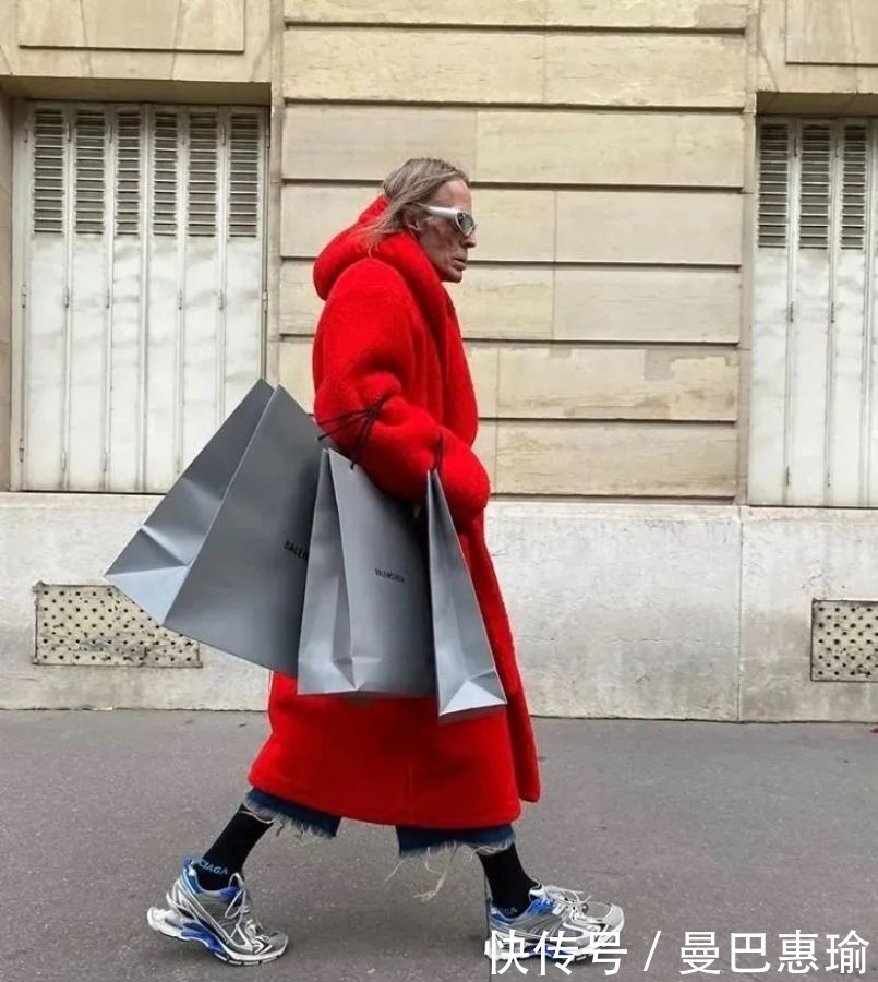 巴黎|Balenciaga 2021春夏|巴黎街头帅气的夜行者