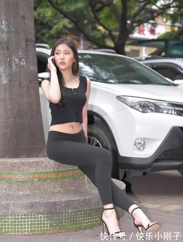 气质 打底裤的打扮呈现出女性优雅淑女气质,在简约中尽显气质