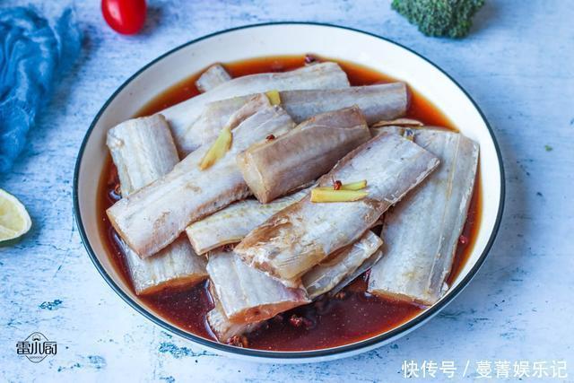 带鱼直接煎大错特错,太腥了,多加1步,不腥不散还不粘锅