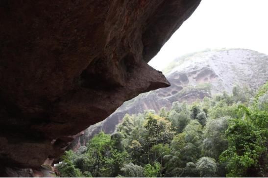 距今为7000万年的丹霞地貌奇观，有着全国独一无二的登山之道