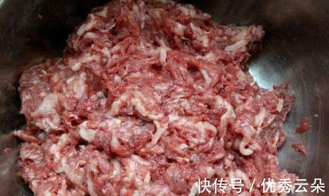 灌香肠，掌握好5个步骤，香肠不霉不臭，咸甜适中越吃越香！