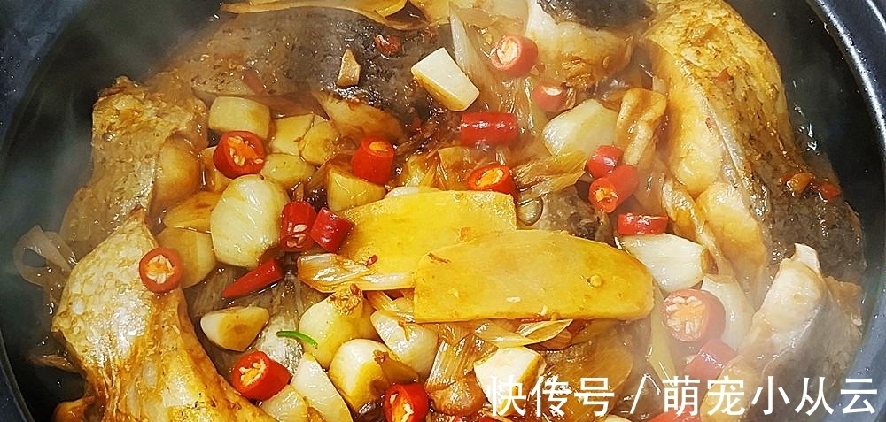 教你做非常简单的砂锅焖草鱼,不用煎也不用油炸,好吃特下饭