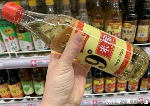 买醋时,只要瓶身上有“这行字”,再便宜也不要,都是醋酸勾兑醋