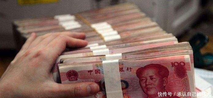 错别字|人民币上有1错字,用了几十年被无数人发现,为何没人纠正?看完你就知了