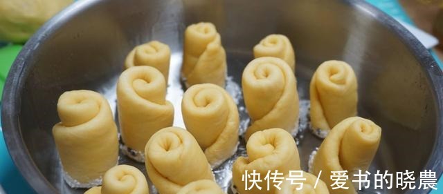 做法|蜂蜜小面包,不仅口感好,做法也简单,而且一口气还做了不同造型!