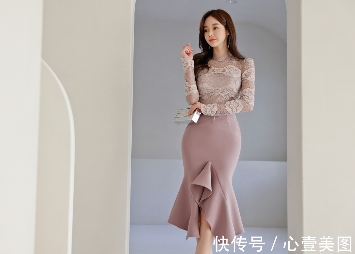 孙允珠|女神孙允珠高清时尚搭配:香芋淡彩满版织花卷纹包臀裙