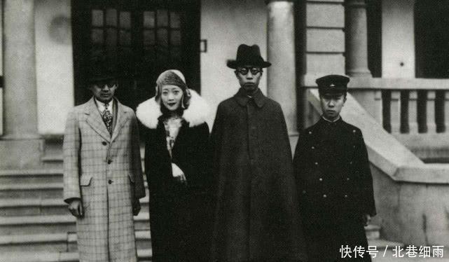 溥仪|溥仪等车时, 两个满清遗老拦住他跪下高呼万岁, 吓得他赶紧逃走了!