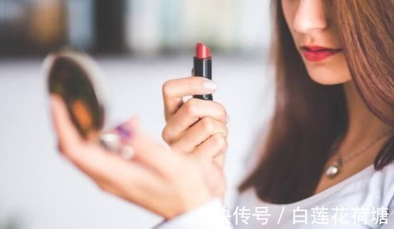 女人|不讲究吃穿,也不喜欢买化妆品的女人,到底是什么心理?