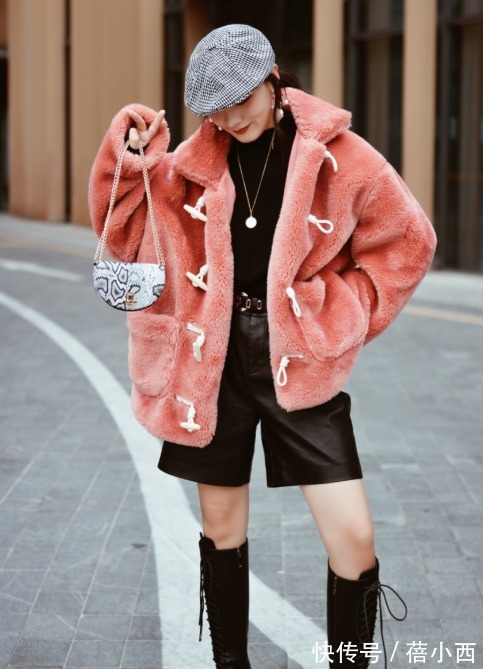 毛茸茸|冬季穿搭要有女人味,试试“毛茸茸的外套”,精致与温柔感都有了