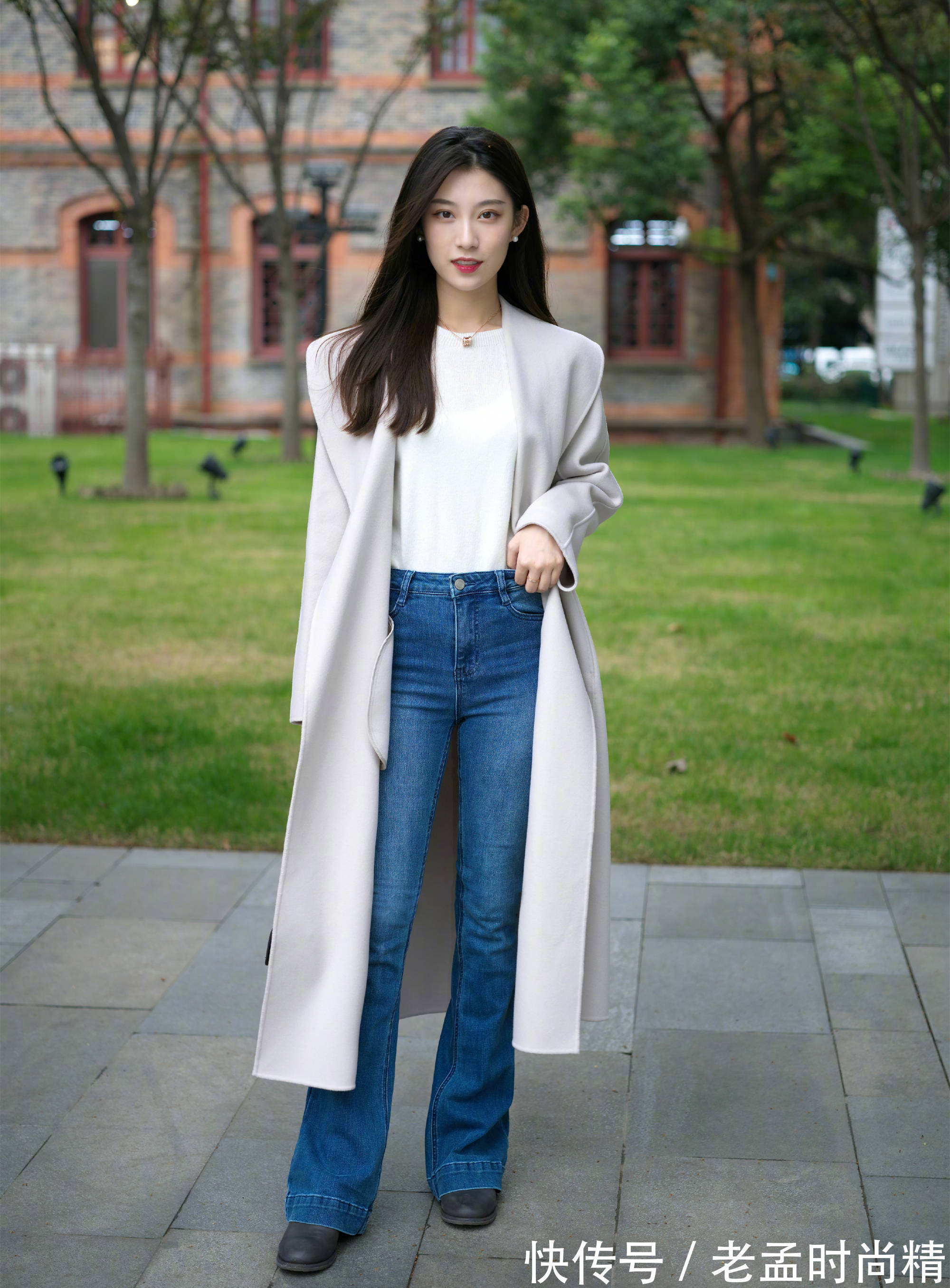 牛仔蓝 穿“喇叭裤”,怎么搭配上衣、鞋子?