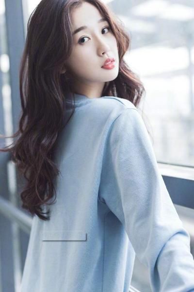 女团|青2虞书欣出门被抓拍,失去了节目滤镜后,小粗腿引网友热议