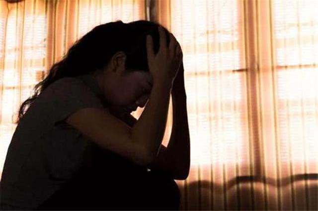 剪刀|5年前因吃奶太用力,被亲妈拿剪刀划破脸颊的男婴,现状如何?