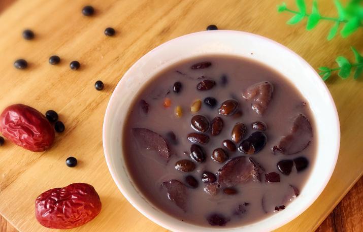 四红汤|冬天又冷又干,女人记得多吃这4种食物,越吃气色越好,显年轻