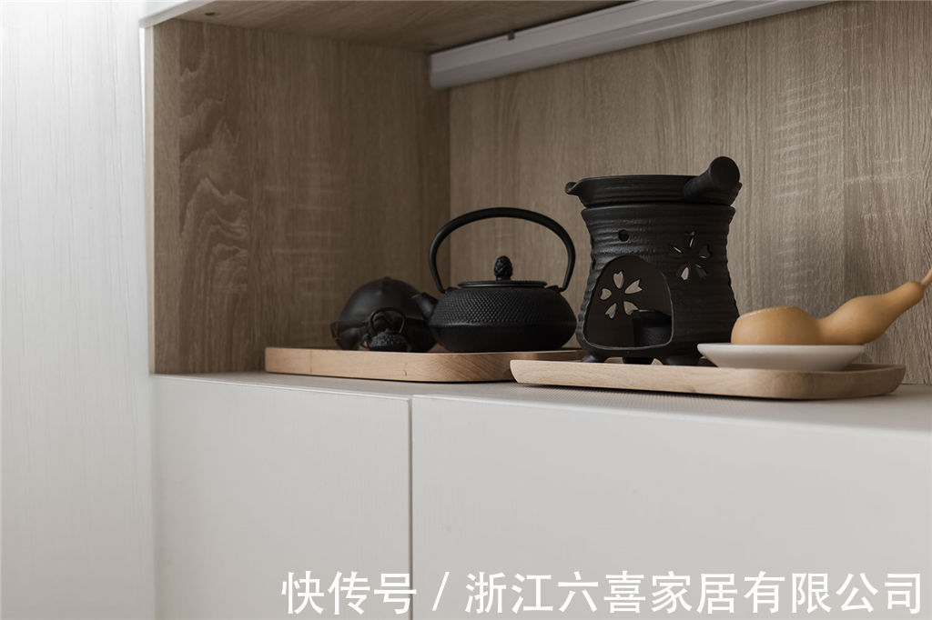 玄关|平面设计师的家|探索过一切华丽的色彩和线条,回归最质朴的自然栖居世界!