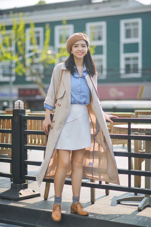 又被三木的早春穿搭圈粉了，“风衣＋裙子”优雅又洋气，值得参考