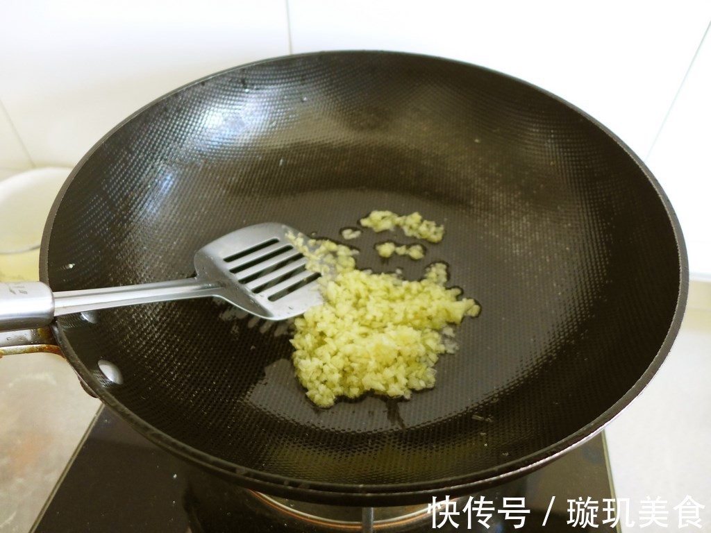 蒸虾|孩子没胃口不吃饭学会这蒜蓉开边虾,简单美味营养高