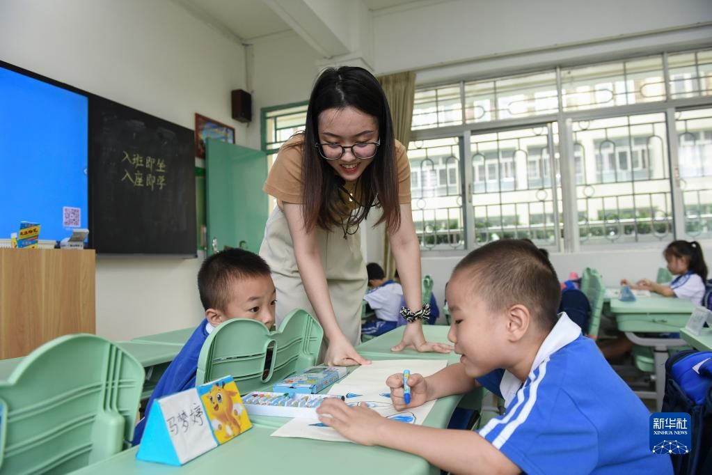 深圳市福田区南园小学|小朋友，你们的“萌新”港青老师正式上线啦