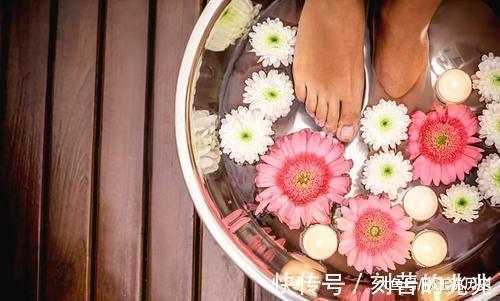 身体|经常穿高跟鞋有多伤脚时间久了,身体会有这2个坏改变