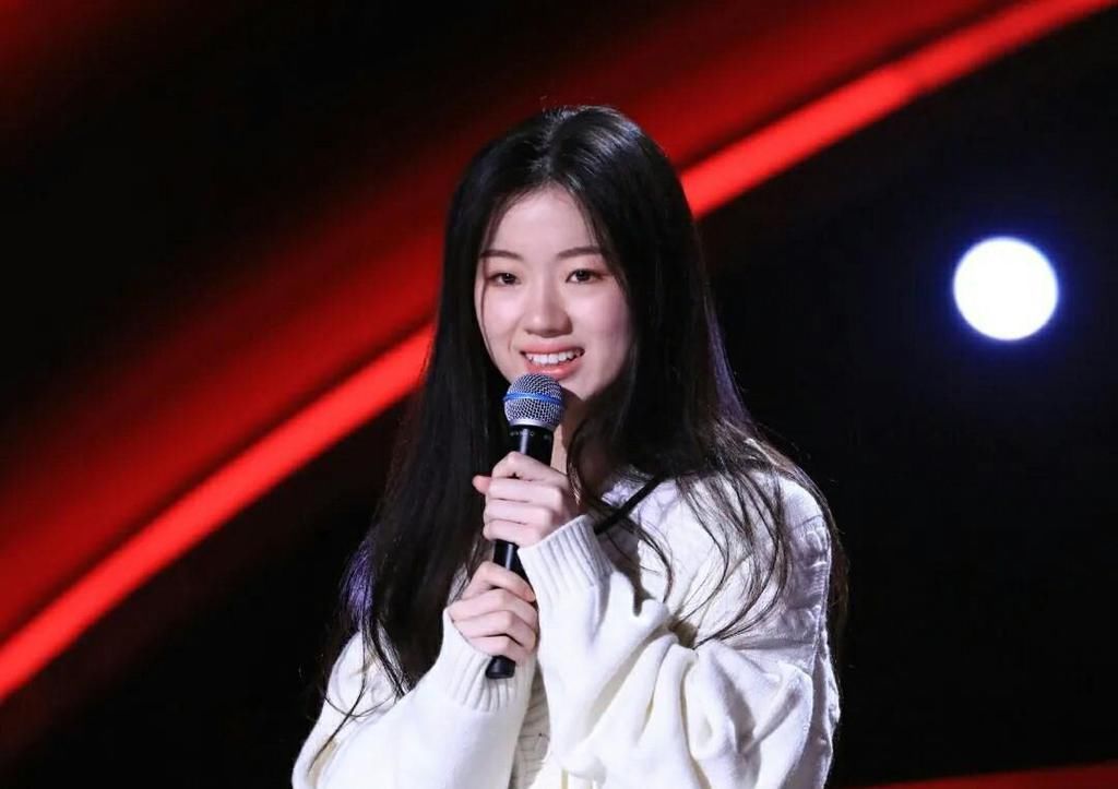 长江后浪推前浪,《好声音》出了个大魔王,单依纯一路星途坦荡
