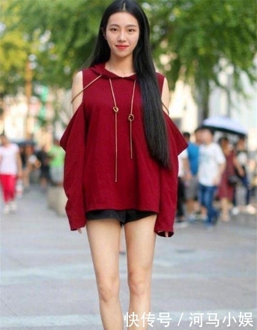 优雅时尚的街拍靓丽闪耀的美女,烘托出小姐姐魅力十足