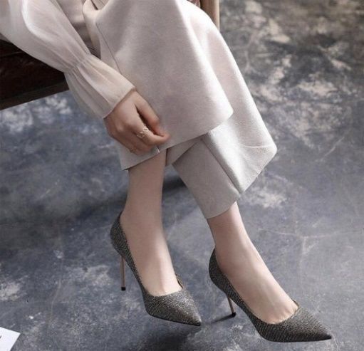 细高跟可以帮助你更加有自信,美观透气让脚部自由呼吸