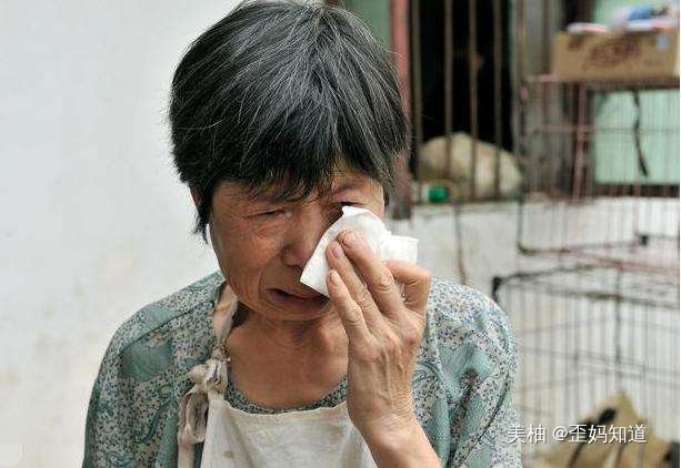 泪如雨下|新生儿突然哭闹不吃奶，宝妈掀开衣服一看，瞬间泪如雨下