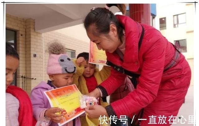 小朋友|孩子领回第一张奖状,看清上面的字后,宝妈怒了:坑娃不识字?