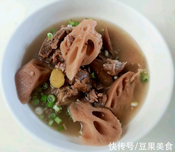 贫血排骨|家常美味莲藕排骨汤，锁住家人的胃