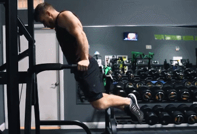 动作|卧推训练时手臂提前力竭,3个动作强化肱三头肌,提升重量更轻松