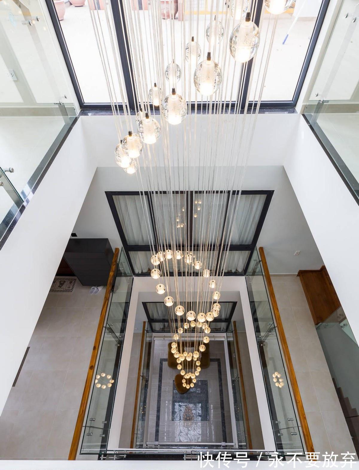 花园|父母理想豪宅来了!300㎡带电梯带花园,露台还能种菜棒极了