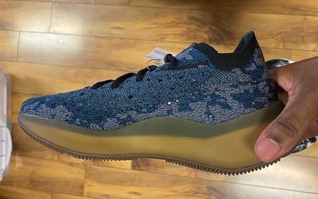 Yeezy 380新配色首次释出！网友：黑生胶2.0