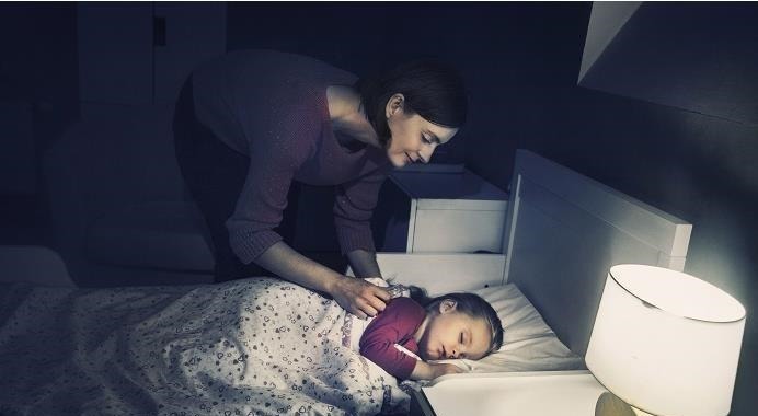 麻花式|3种睡姿影响孩子一生!宝妈及时帮忙纠正,孩子身体棒棒、智力高