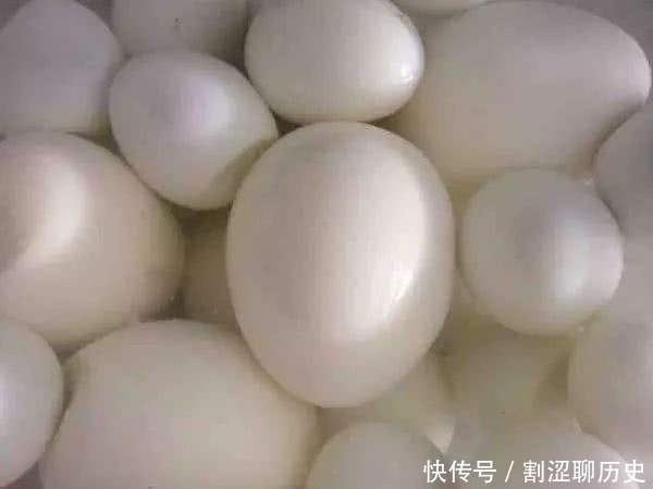 卤蛋别再买着吃了，大厨教你在家做，美味又营养！
