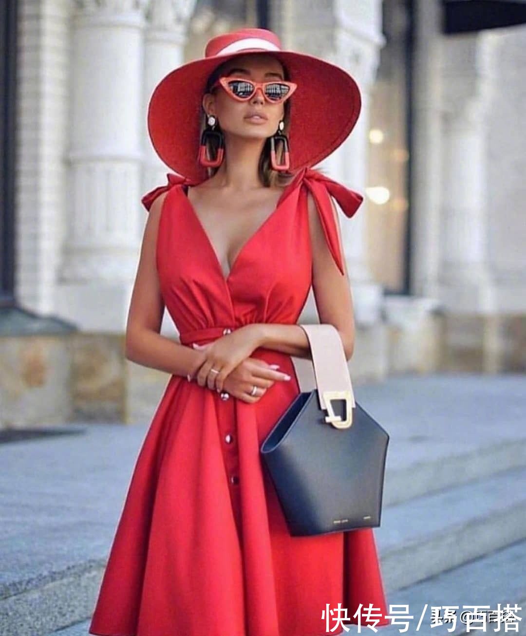 身材|黑白长裙已经穿不出新意了，要想美得与众不同，请试试正红连衣裙