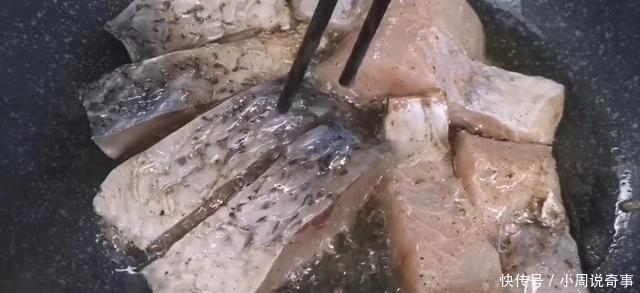 我家草鱼从不红烧,教你懒人做法,不加一滴水,上桌被全吃光!