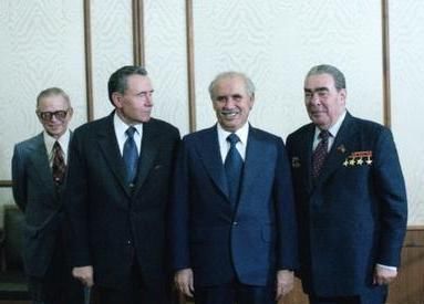 此国|部长在此国被杀后，苏联派出特种部队，将此国总统击毙在总统府内