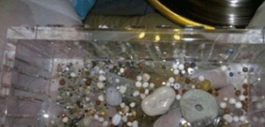 身边|我佛一直就在身边! 一寺庙排水沟中, “钢盔”护着200多颗舍利子!