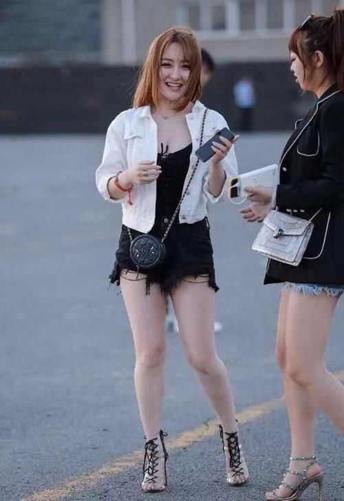 微胖美女该如何选择适合的打底衣呢？川妹子说出了自己的看法