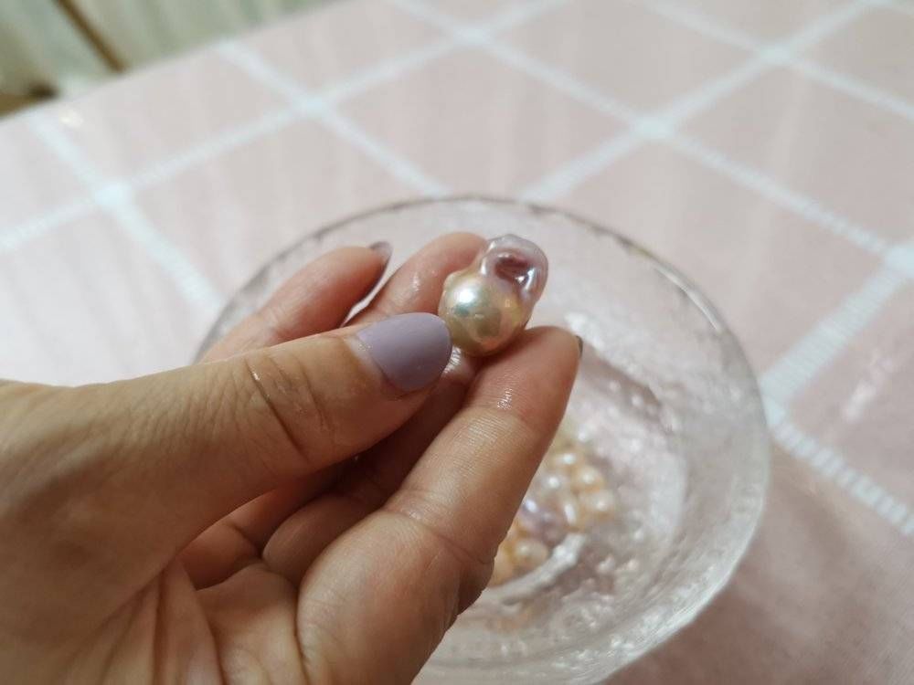 爱迪生|多少女人正在深夜，沉迷最“佛系”的赌性直播？