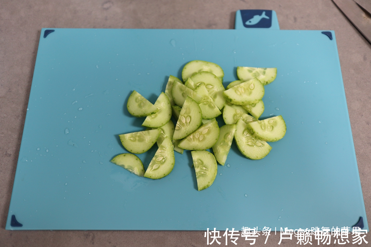 5分钟凉菜,香脆开胃,每天食用20克不显老,过30的女性要坚持