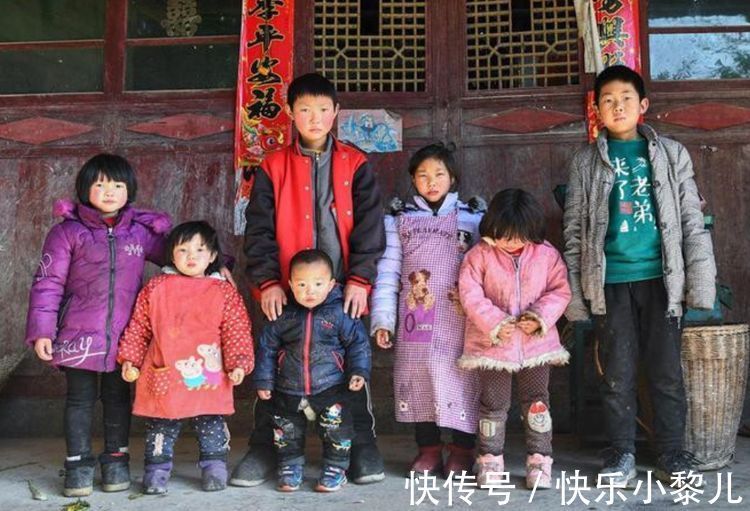 孩子|重庆妈妈10年生7个孩子,家庭倚靠猪和丈夫,自称未来生活很美好