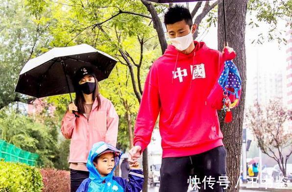 嬌妻|湛龍曬一家三口合照，嬌妻基因強大，兒子像世界冠軍媽媽顏值出眾