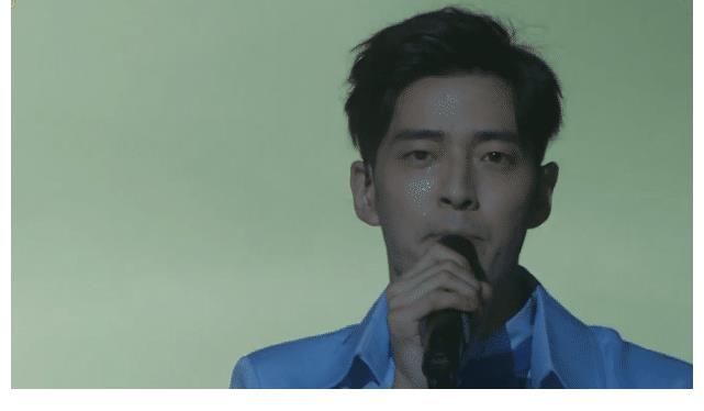 伴奏者|《哥哥》最新一期舞臺播出，霍尊被模糊處理，全程只有1只手出鏡