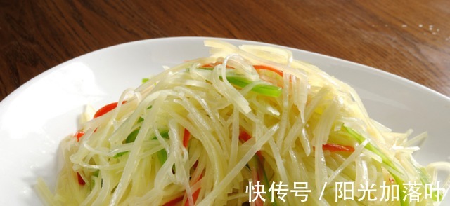 炒土豆丝要放几次醋很多人放少了,难怪不爽脆不酸香!