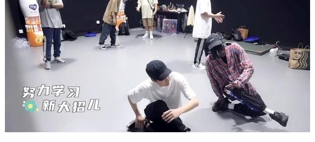 王一博街舞库存放不停，幕后花絮笑点多，因热爱而出彩