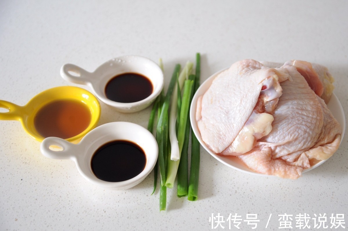 入味|懒人版葱油鸡的做法，鲜嫩入味，葱香味四溢，咬一口就爱上的味道