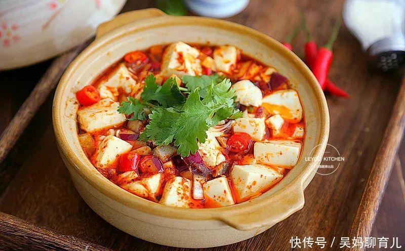 洋葱|豆腐不用炒，浇上料汁直接炖，滑嫩入味，几分钟就做好了