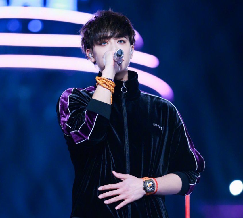 《华彩少年》预告放出，黄子韬王一博聊salute，一博2G少年实锤了