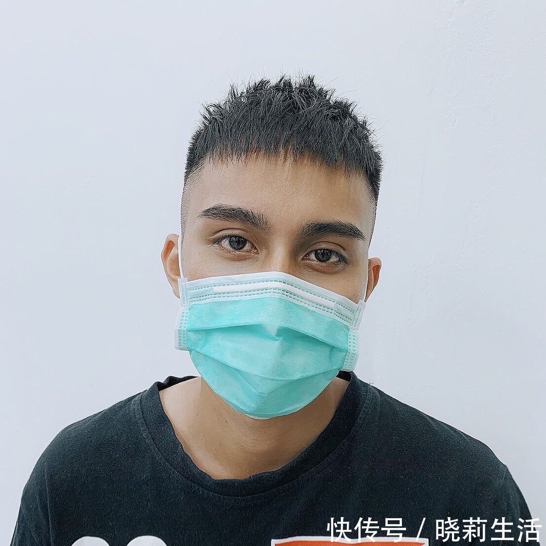 男发|男发不管怎么剪,还是“两边铲短”比较好看,这些发型帅气值得剪